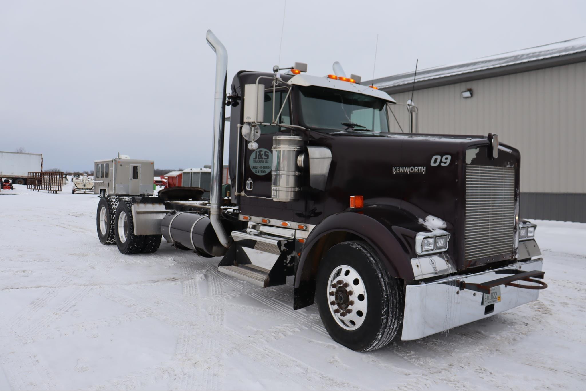 2000 Kenworth W900L Equipment Image0