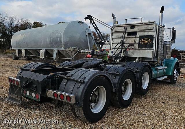 Image of Kenworth W900L equipment image 4