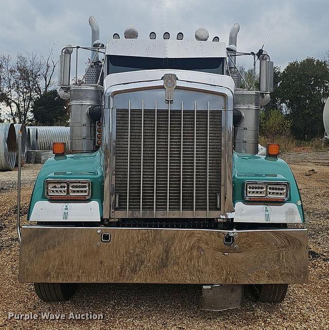 Image of Kenworth W900L equipment image 1