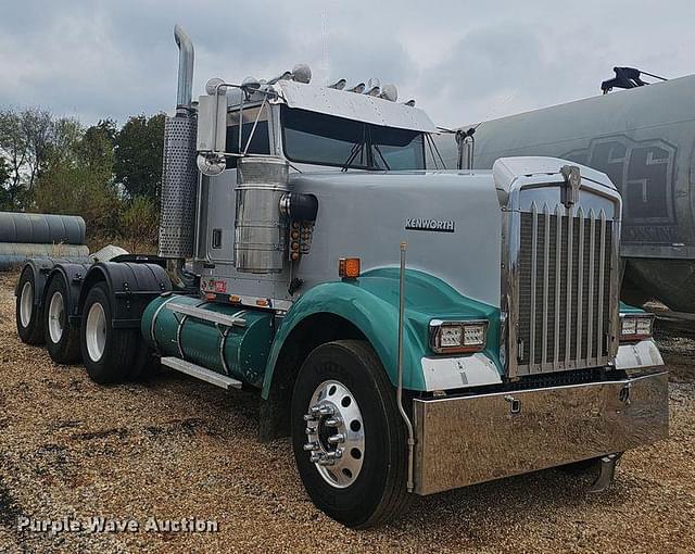 Image of Kenworth W900L equipment image 2