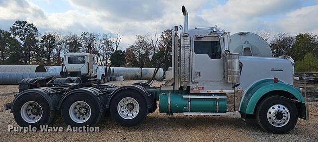 Image of Kenworth W900L equipment image 3