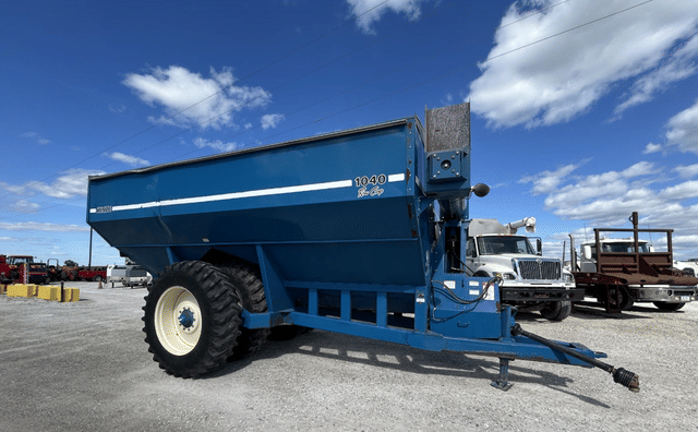 Image of Kinze 1040 equipment image 1