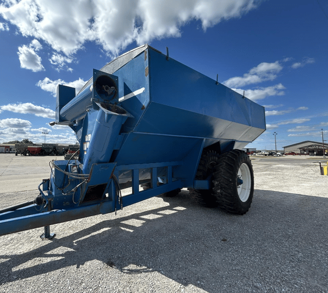 Image of Kinze 1040 equipment image 3