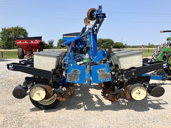 Image of Kinze 2210 equipment image 1