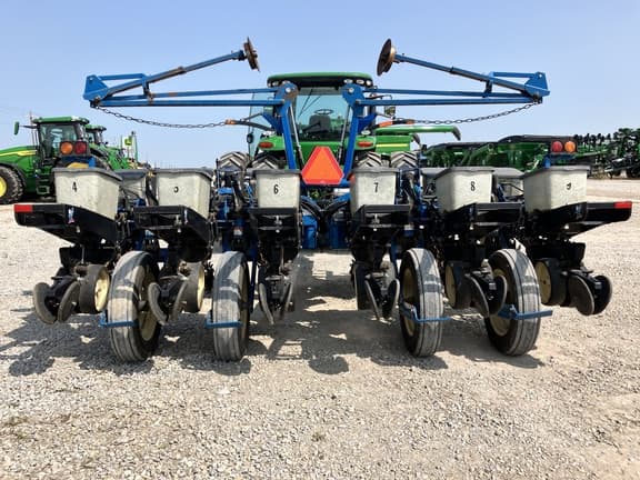 Image of Kinze 2210 equipment image 3