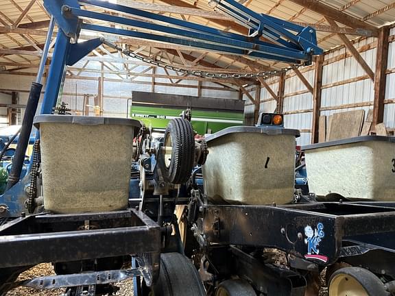 Image of Kinze 2210 equipment image 1
