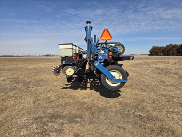 Image of Kinze 2600 equipment image 3