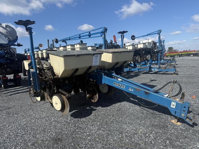 Image of Kinze 3000 equipment image 2