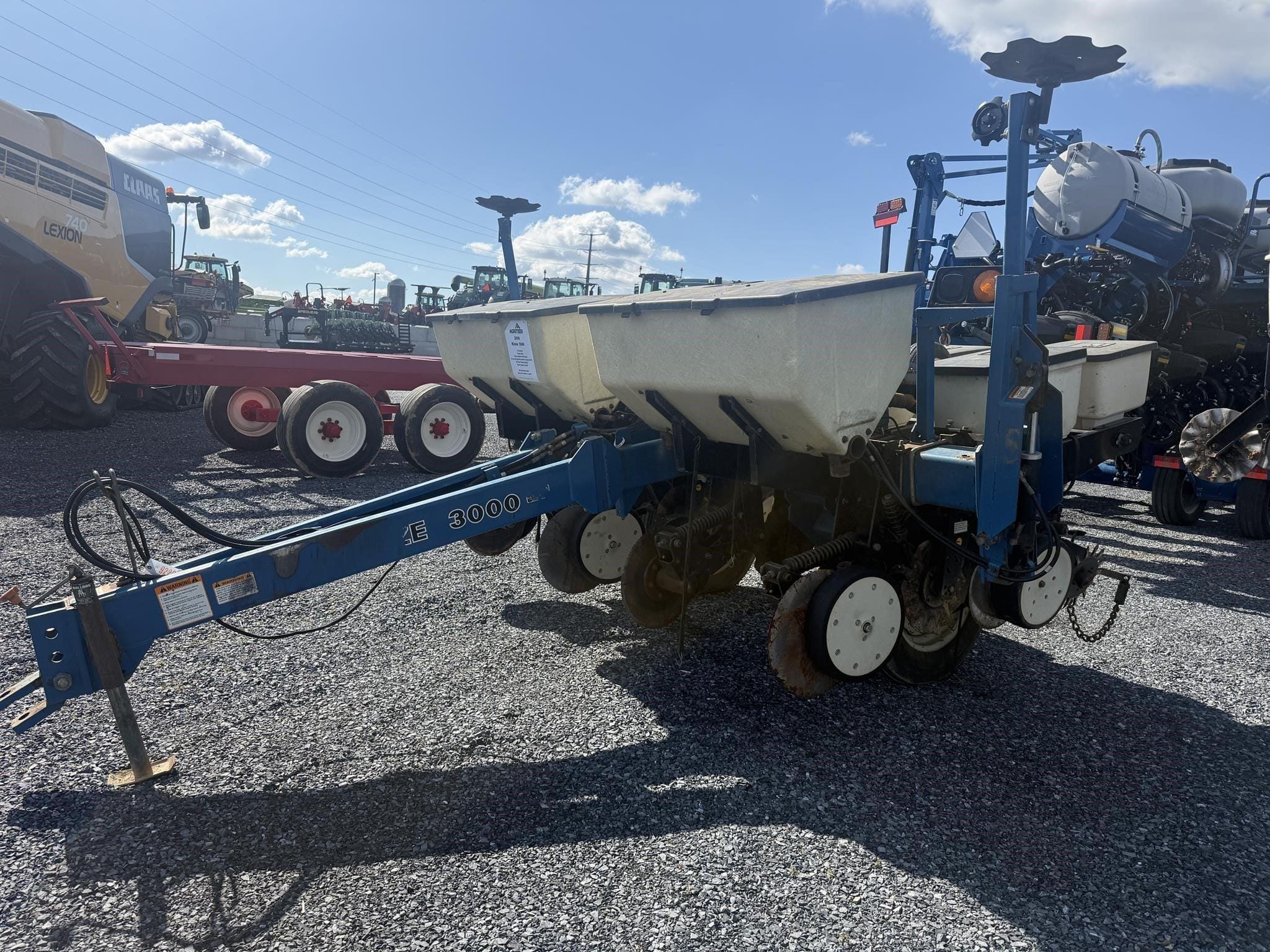 2000 Kinze 3000 Equipment Image0