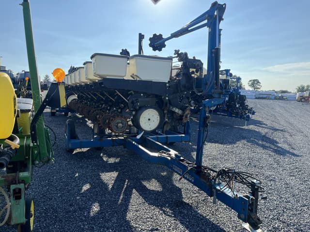 Image of Kinze 3500 equipment image 1
