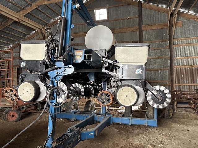 Image of Kinze 3500 equipment image 1