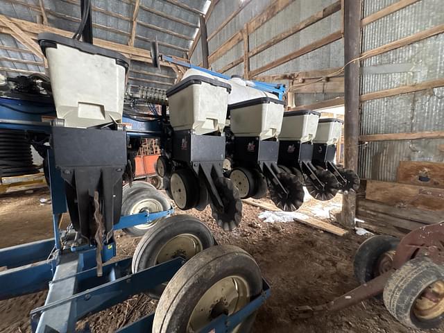 Image of Kinze 3500 equipment image 2