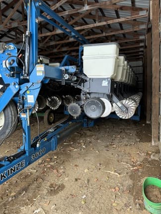 Image of Kinze 3600 equipment image 1