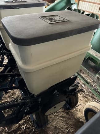 Image of Kinze 3600 equipment image 3