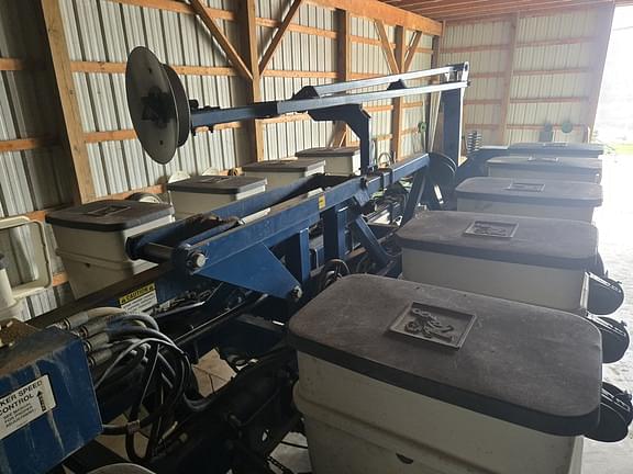 Image of Kinze 3600 equipment image 2