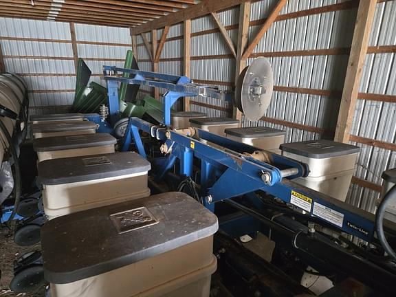 Image of Kinze 3600 equipment image 3