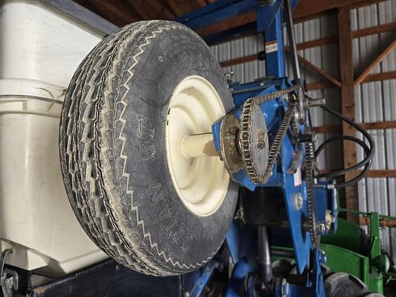 Image of Kinze 3600 equipment image 4