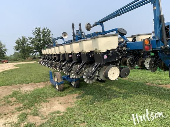 Image of Kinze 3600 equipment image 3