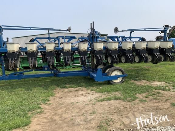 Image of Kinze 3600 equipment image 4