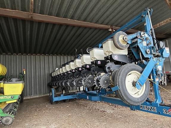 Image of Kinze 3600 equipment image 2