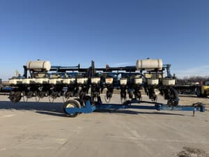 2000 Kinze 3600 Image