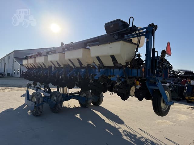 Image of Kinze 3600 equipment image 4