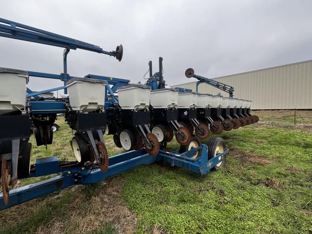 Image of Kinze 3600 equipment image 4