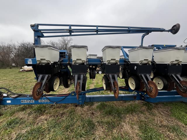 Image of Kinze 3600 equipment image 3