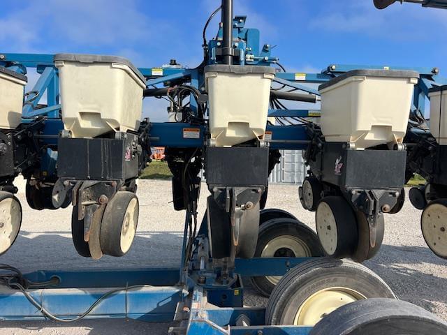 Image of Kinze 3600 equipment image 1