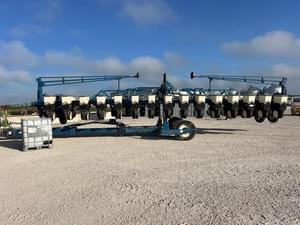2000 Kinze 3600 Image