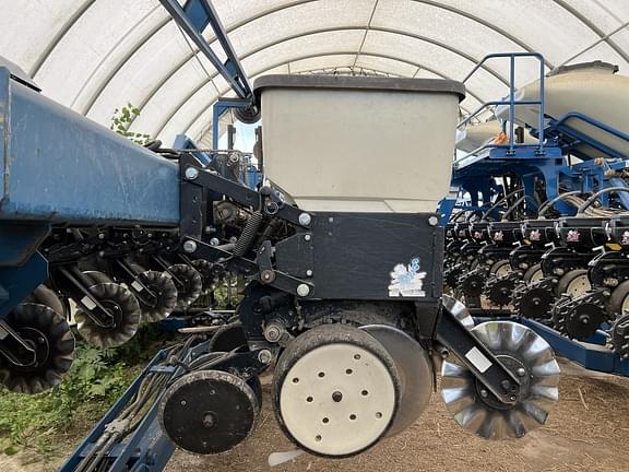 Image of Kinze 3600 equipment image 1