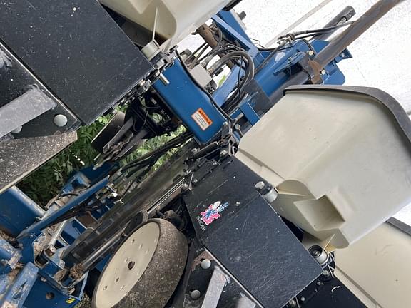 Image of Kinze 3600 equipment image 3