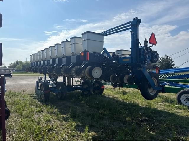 Image of Kinze 3600 equipment image 2