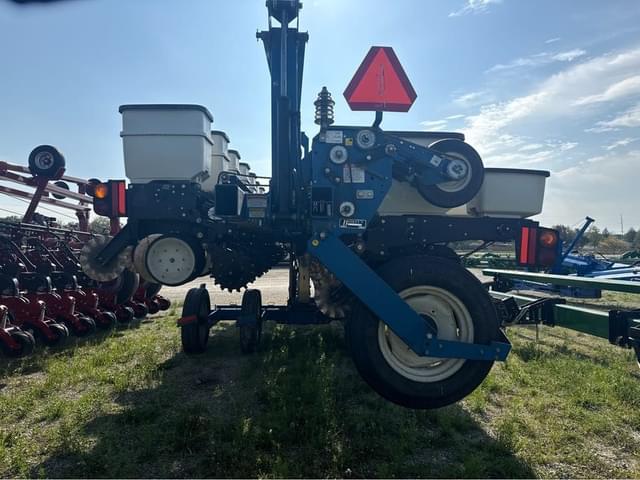 Image of Kinze 3600 equipment image 3