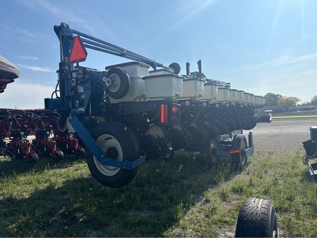 Image of Kinze 3600 equipment image 4