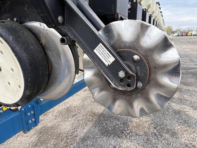 Image of Kinze 3600 equipment image 2