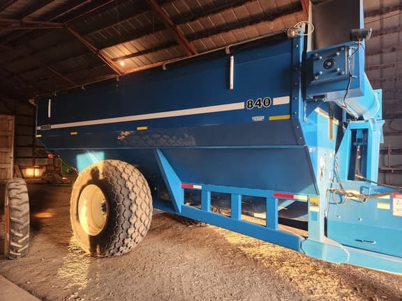 Image of Kinze 840 equipment image 1