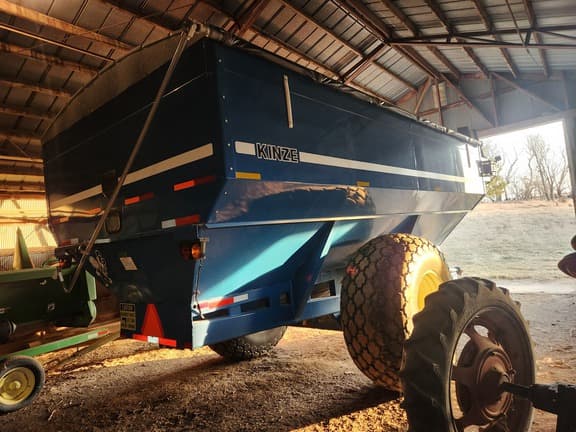 Image of Kinze 840 equipment image 4