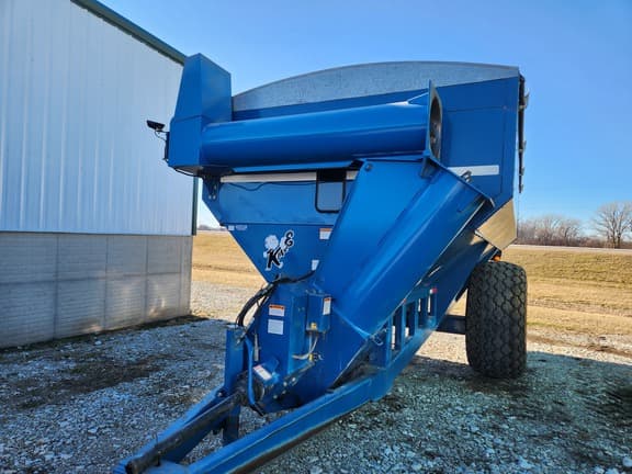 Image of Kinze 840 equipment image 3