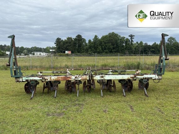 2000 KMC Ripper Bedder Equipment Image0