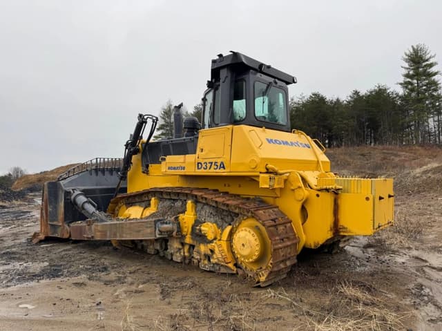Image of Komatsu D375A equipment image 2