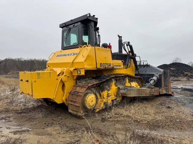 Image of Komatsu D375A equipment image 4
