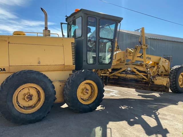 Image of Komatsu GD530A-2CY equipment image 4