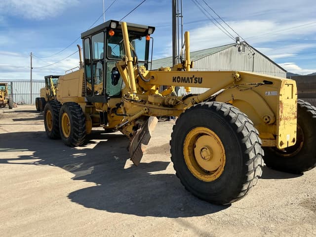Image of Komatsu GD530A-2CY equipment image 2