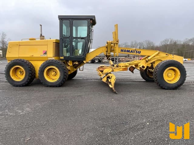 Image of Komatsu GD530A-2CY equipment image 3