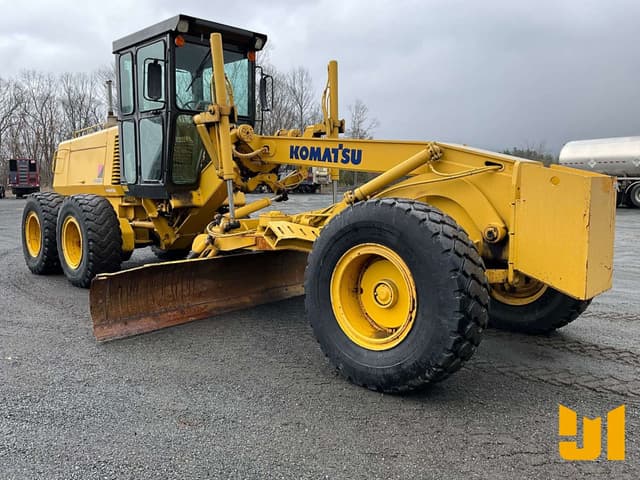 Image of Komatsu GD530A-2CY equipment image 2