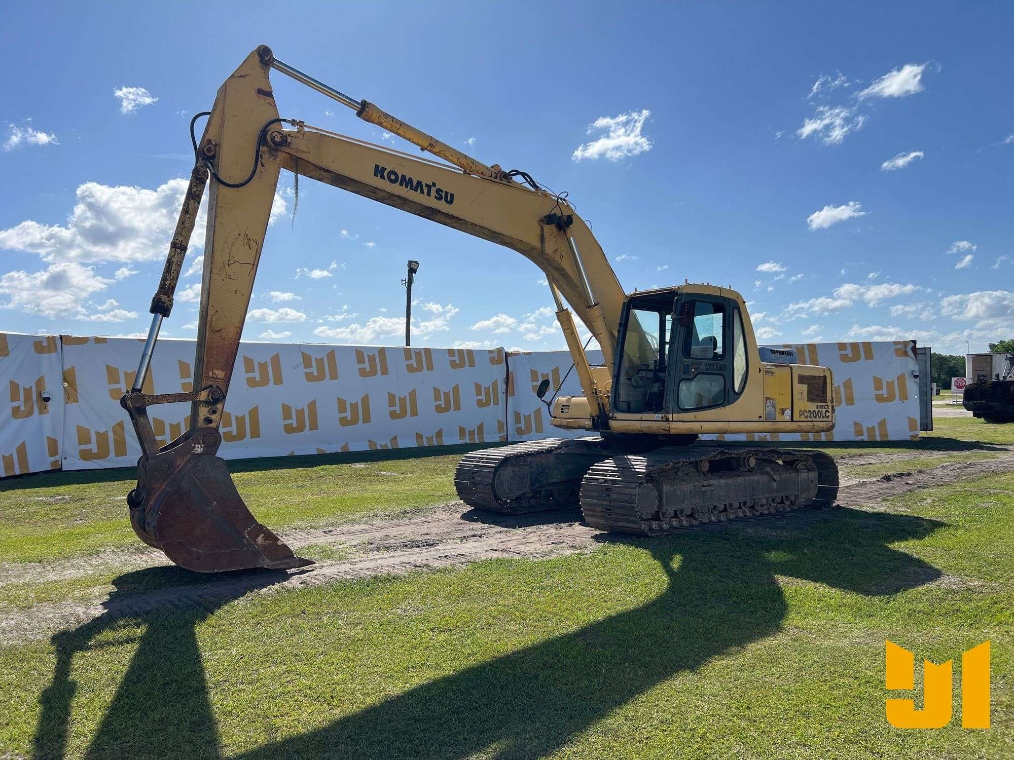 2000 Komatsu PC200LC-6LE Equipment Image0