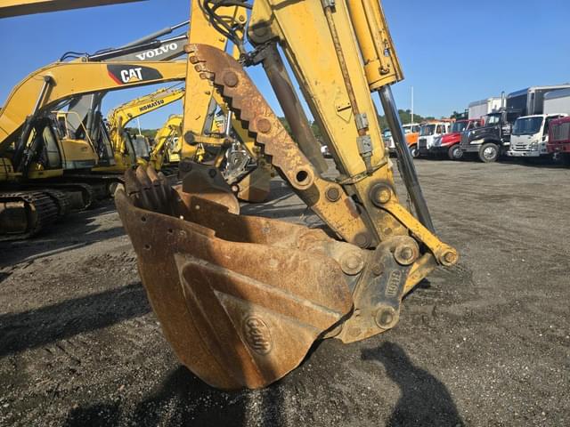 Image of Komatsu PC210LC equipment image 2