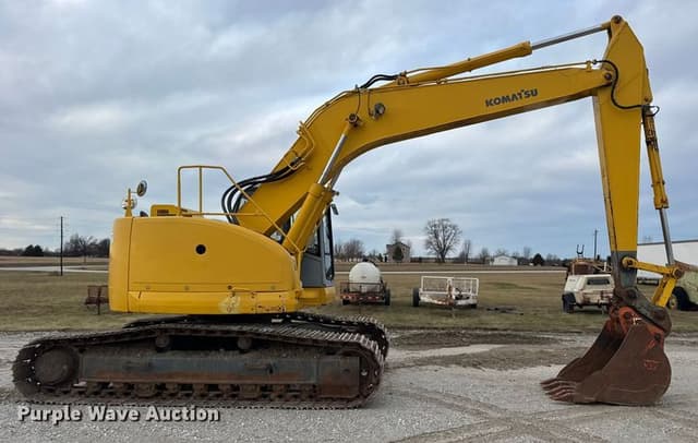 Image of Komatsu PC228USLC equipment image 3