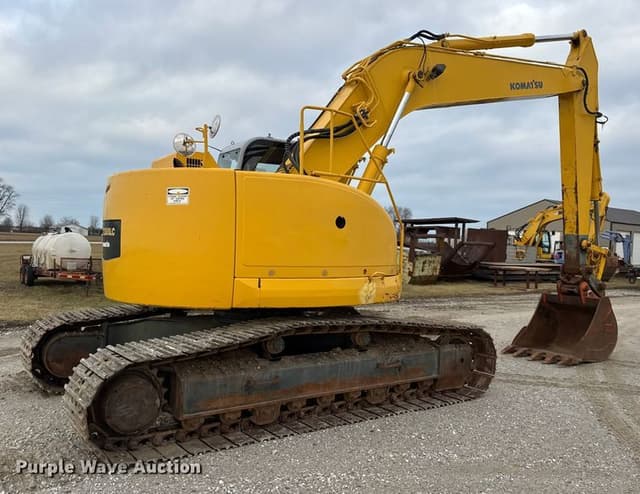Image of Komatsu PC228USLC equipment image 4